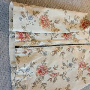Macy's Tinseltown, size 6 white (flower print)  mini skirt